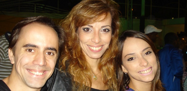 Os coreógrafos Rodrigo Neri (esquerda) e Priscila Mota (direita), da Unidos da Tijuca, e Claudia Mota, (centro), bailarina do Theatro Municipal.