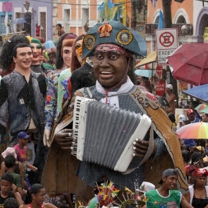 Tradicional encontro de bonecos toma conta das ladeiras de Olinda (Foto: )