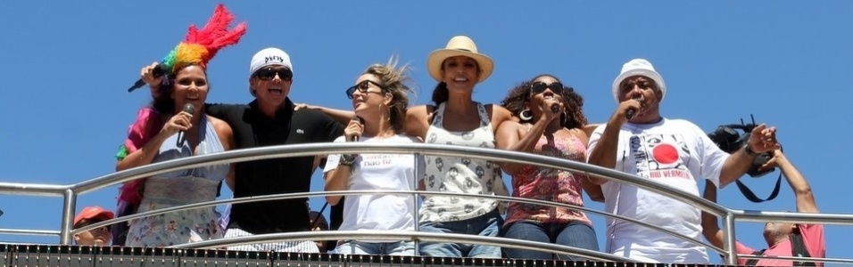 SALVADOR: Claudia Leitte e Ivete Sangalo participam de "arrastão" com outros artistas. (Foto: UOL)