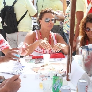 Viviane Araújo e Ana Furtado acompanham apuração na Sapucaí; veja fotos (Foto: )