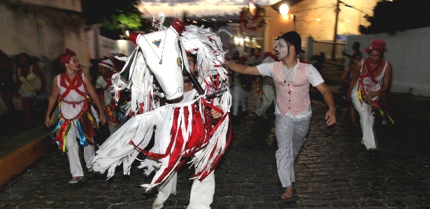 Destaque da Quarta-feira de Cinzas, encontro de Bois em Olinda seguiu até madrugada; veja fotos (Foto: )