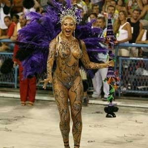 Em 2007, Ângela desfilou à frente da bateria da escola Porto da Pedra, na Marquês de Sapucaí, no Rio (19/2/2007)