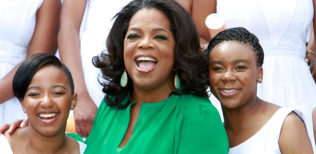 Oprah Winfrey participa de cerimônia de graduação da primeira turma formada por sua fundação, a Oprah Winfrey Leadership Academy, na África do Sul (14/1/12)