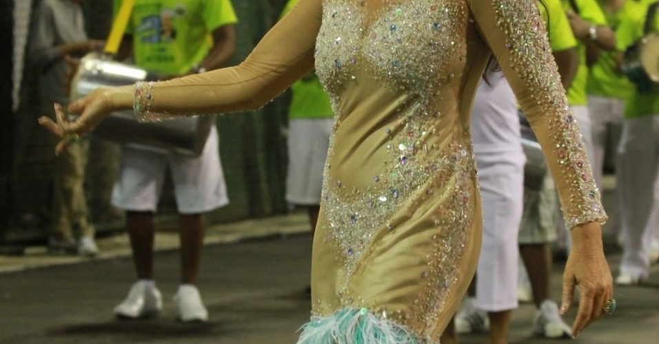A ex-modelo é a rainha da bateria da escola. Luiza sai no Carnaval carioca pela Imperatriz há 17 anos (28/1/12)