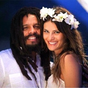 Isabeli Fontana e Rohan Marley ficam noivos na Jamaica