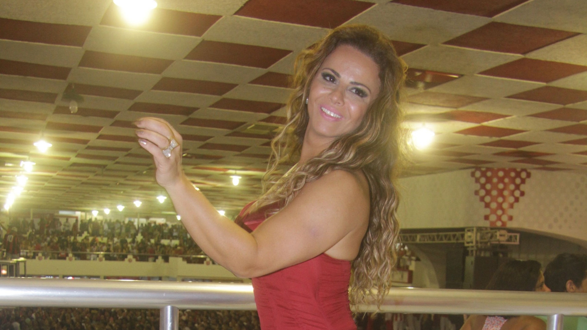 Rainha da bateria Viviane Araújo participa de ensaio do Salgueiro, no Rio de Janeiro (4/2/12)