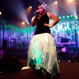 Gaby Amarantos, a Beyoncé do Pará, se apresenta no baile de gala da "Vogue" e anima os convidados em São paulo (10/2/12) - Fabiano Cerchiari/UOL