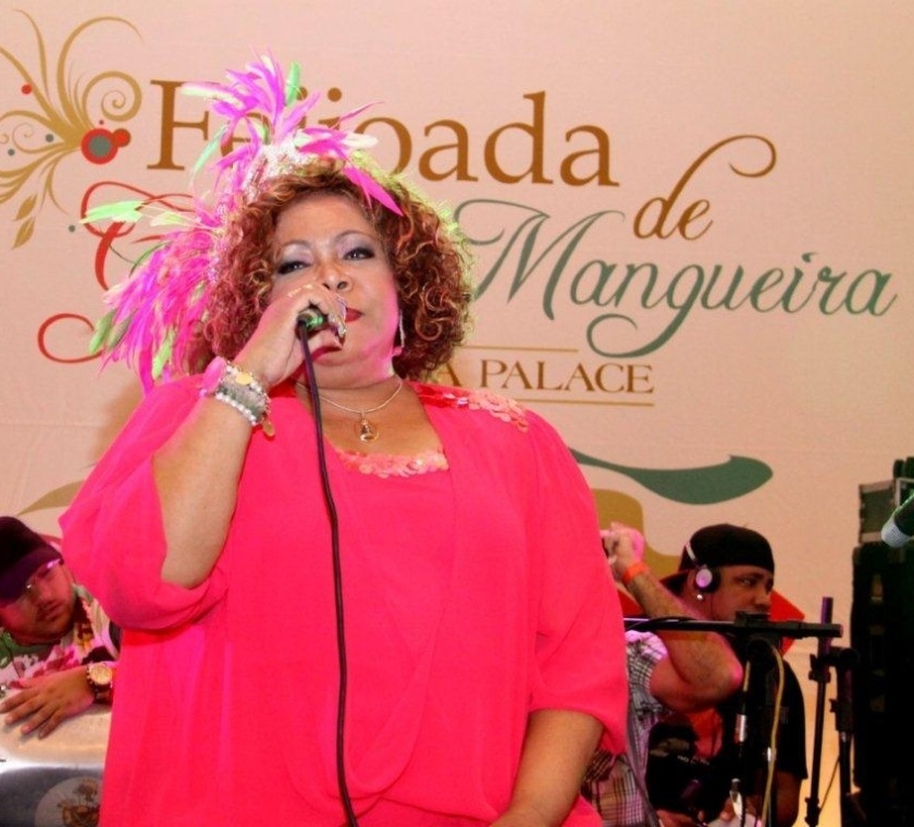 A cantora Alcione participou de feijoada da Mangueira (12/2/12) no Copacabana Palace, no Rio de Janeiro