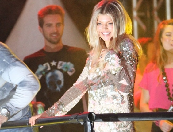 A cantora Fergie, do The Black Eyed Peas, cantou por cerca de uma hora os principais sucessos do grupo americano e também hits da carreira solo. Ela foi acompanhada pelos DJs franceses Mitch LJ e Jack-E no Carnaval Eletrônico do Stage Music Park, em Florianópolis. Essa foi a primeira vez que Fergie se apresentou sem os companheiros de banda no Brasil (17/2/12)